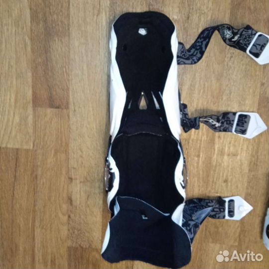 Мотоциклетные защитные наколенники