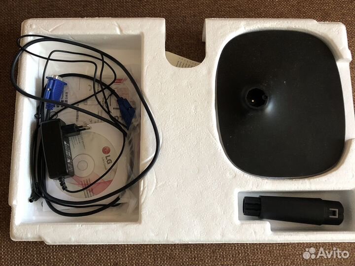 Монитор LG 19