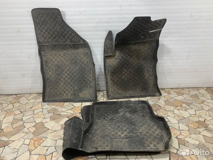 Коврик салона Skoda Fabia хэтчбэк 1.4 BXW 2008