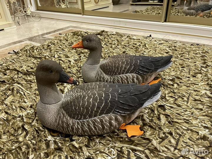 Чучела гусей плавающие