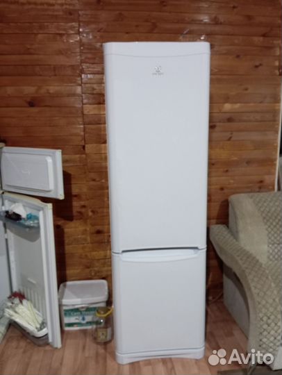 Холодильник indesit