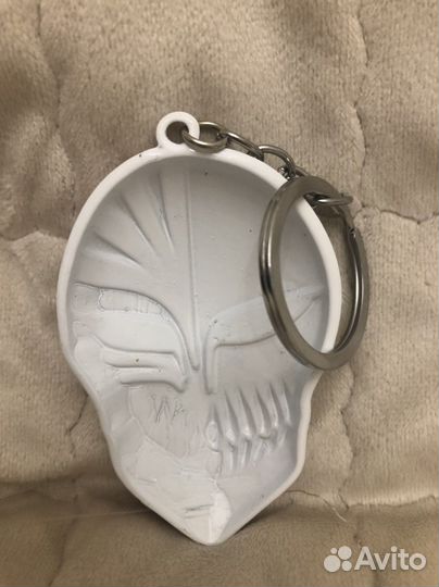 Брелок череп bleach
