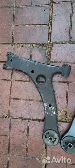 Рычаги передние Toyota avensis t250