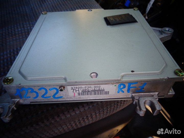 Блок efi Honda Stepwgn RF1 B20B