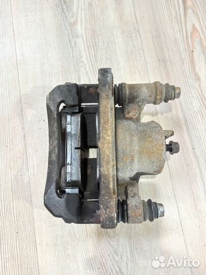 Суппорт тормозной перед Kia picanto 2 Лев