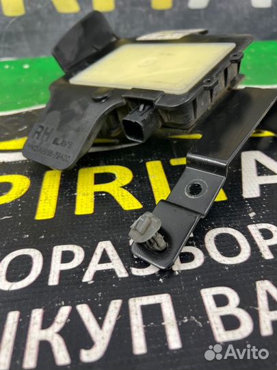 Датчик слепых зон правый Kia Carnival 3 2014-2020