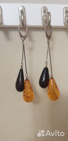 Серьги из янтаря и россыпь янтаря
