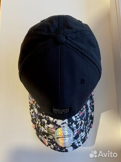 Бейсболка H&M чёрная с цветным козырьком