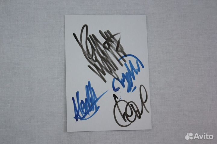 Автографы группы «Нервы»