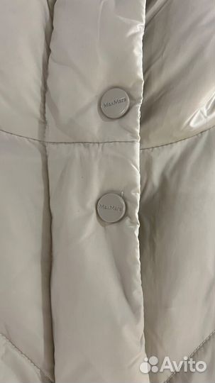 Удлиненный стеганый пуховик Max Mara с капюшоном (молочный)