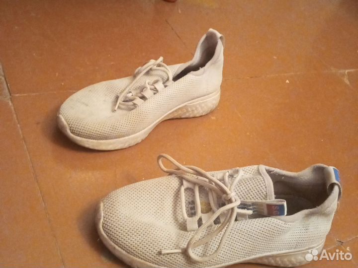 Кроссовки б/у женские 37 размер