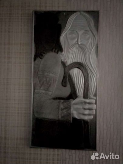 Для интерьера фигурка, чеканка