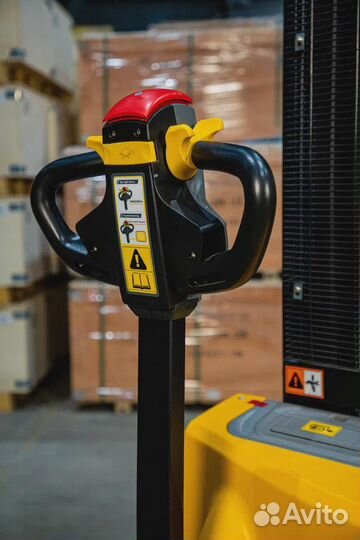 Штабелер самоходный 1,5 т