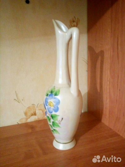 Кувшинчик из фарфора