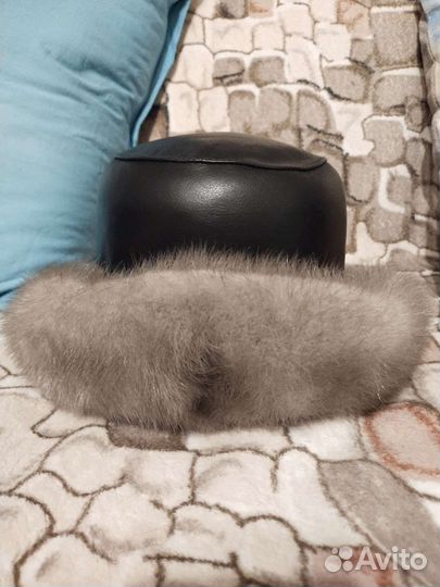 Женская кожаная шапка с норкой 