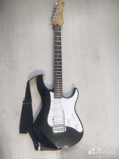 Акустическая гитара yamaha