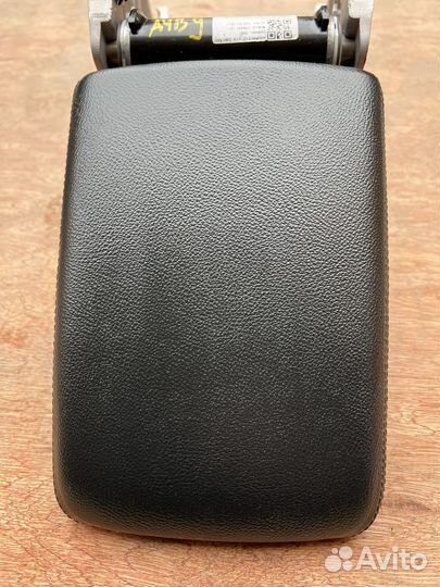 Подлокотник кожа audi a4 b9 15-20 г