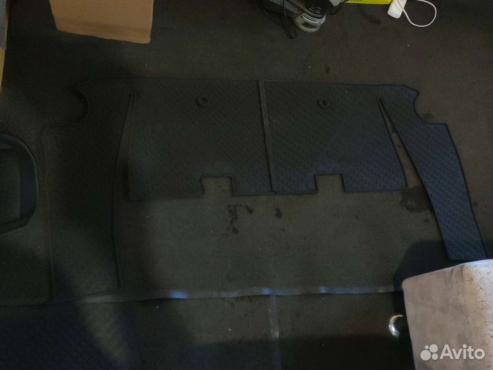 Резиновые ковры салона ларгус