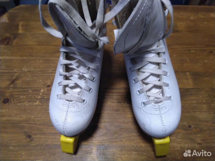 Коньки фигурные, размер 33