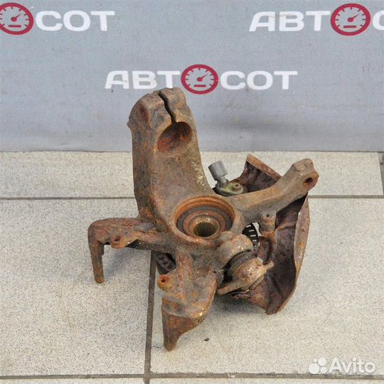 Кулак поворотный передний правый VW Golf 4 (1997