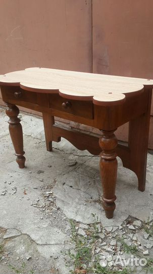 Антикварный столик