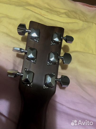 Акустическая гитара