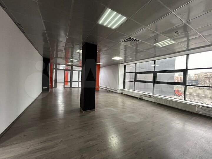 Офис с панорамными окнами на 2-м этаже БЦ, 219 м²