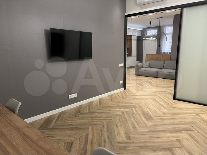 3-к. квартира, 85 м², 1/10 эт.