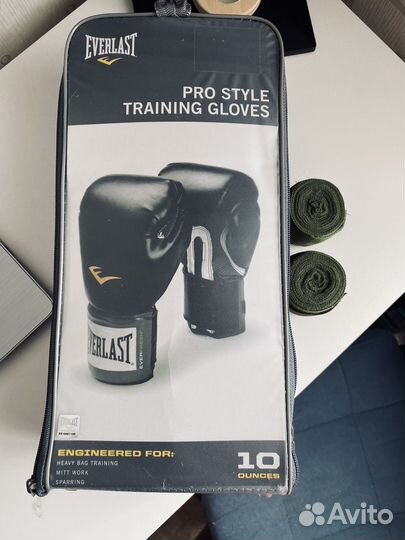 Боксерские перчатки 10 oz Everlast