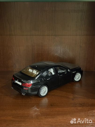 1:18 BMW M5 F10 (black sapphire) Paragon