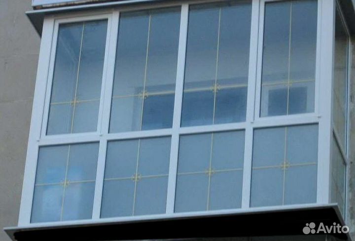 Французский балкон с отделкой, окна с откосами