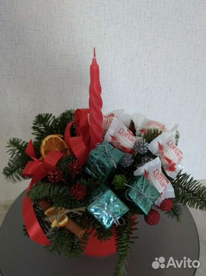 Новогодние подарки. Новогодние композиции. Цветы