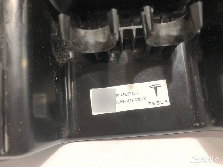 Крышка бортового компьютера Tesla Model X 2019