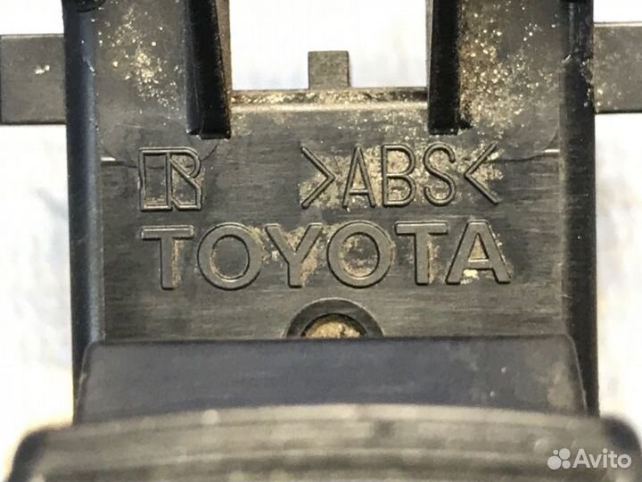 Кнопка стеклоподъемника передняя правая Toyota