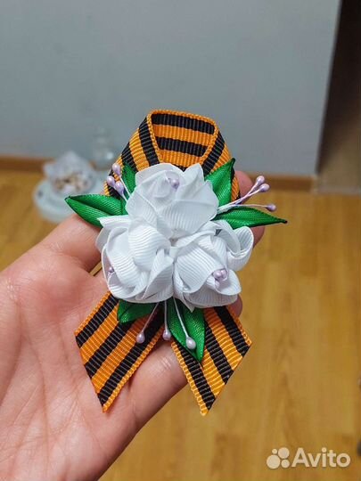 Броши бантики