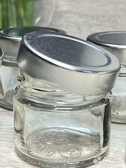 Набор стеклянных баночек с металлической крышкой