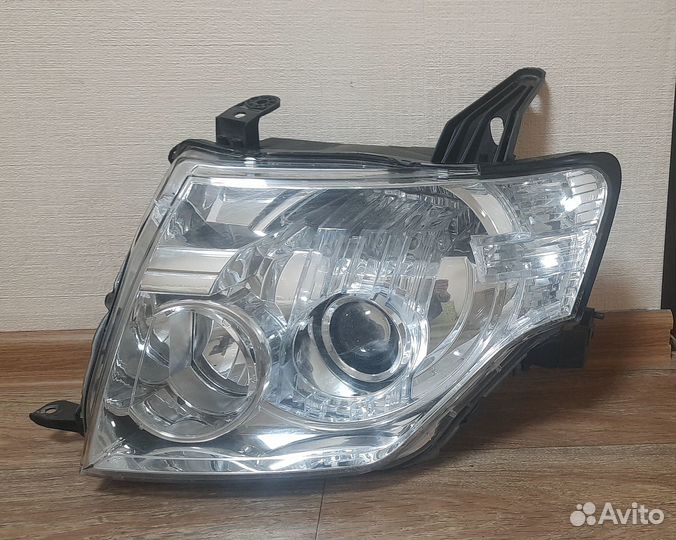 Фары Mitsubishi pajero