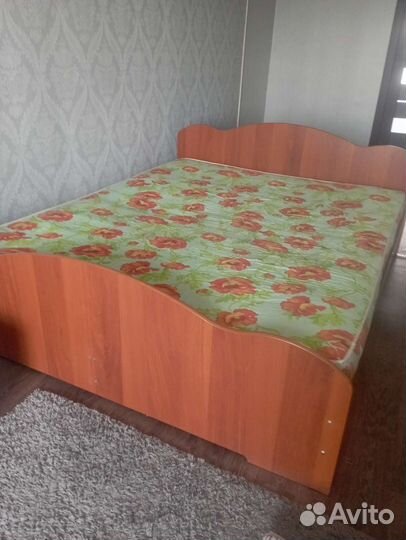 Кровать двухспальная с матрасом бу