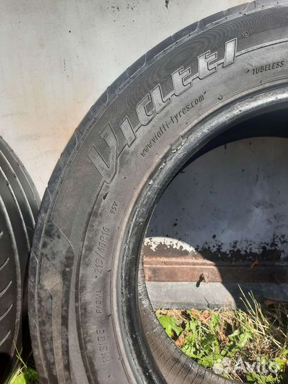 Viatti Strada Asimmetrico 215/60 R16