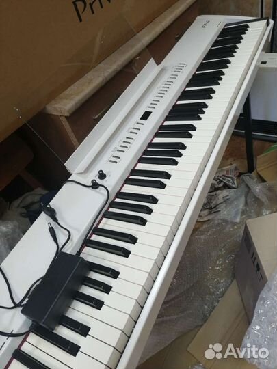 Цифровое пианино roland Fp4, korg Lp 180