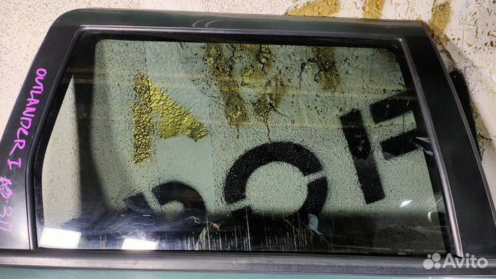 Стекло двери задней правой Mitsubishi Outlander I