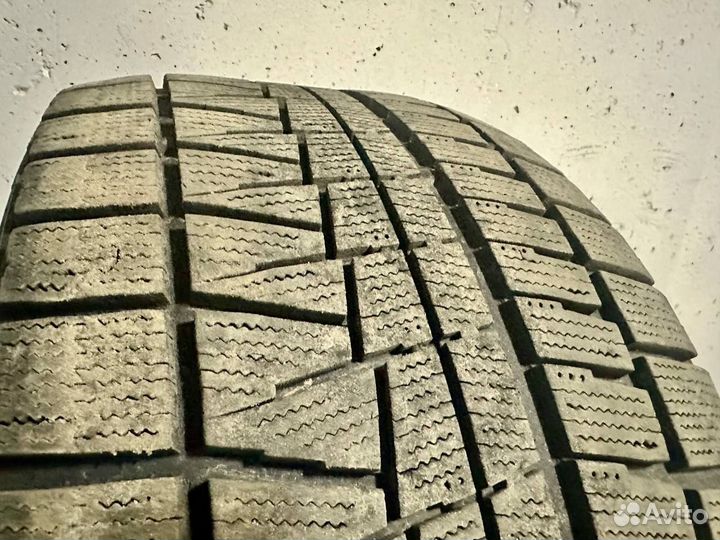 Bridgestone Blizzak VRX 275/35 R18