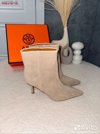 Ботильоны из натуральной замши новые весна