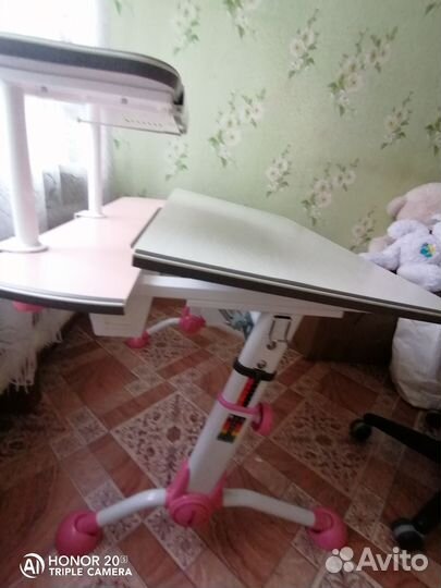 Школьная парта и стул