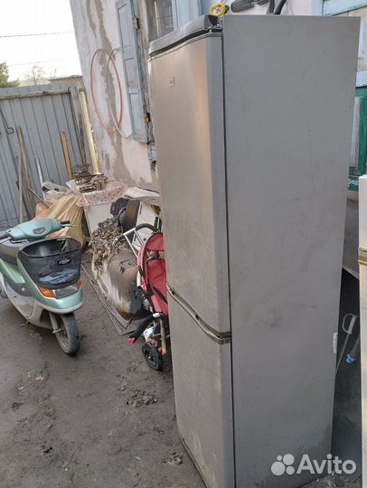 Холодильник на запчасти или под ремонт
