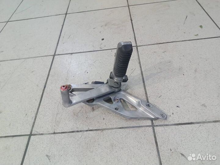 Подножка водительская правая Suzuki GSX-R 1100P