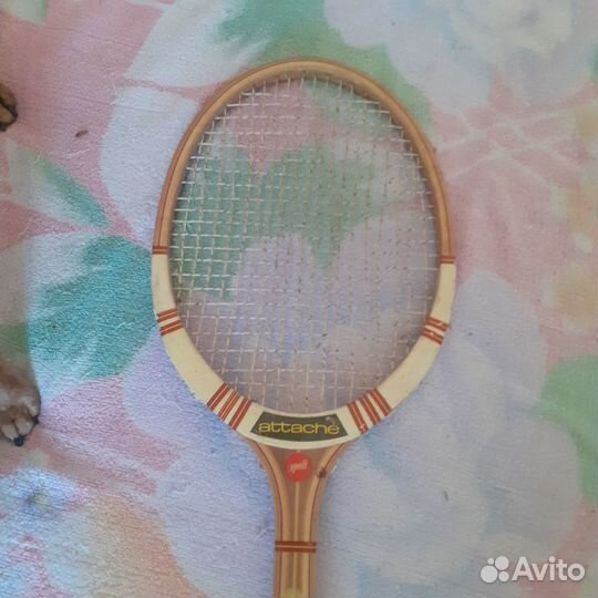 Теннисная ракетка
