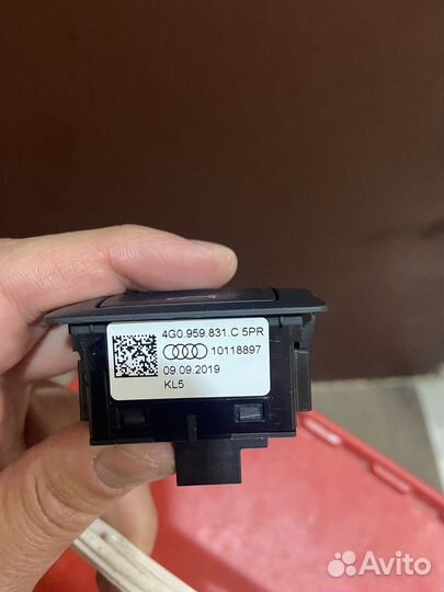 Кнопка багажника audi
