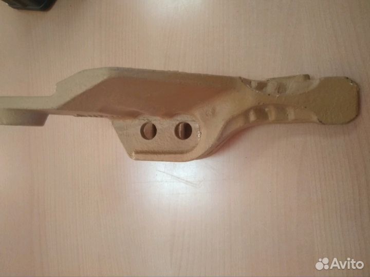 Зуб боковой левый на JCB 3CX 4CX