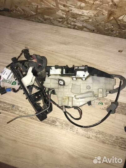 Замок двери задний правый Mercedes S-Class W221